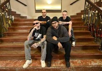 Sanremo 2025 Shablo Gue Joshua e Tormento chi sono influenze esordi e collaborazioni