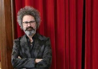 Sanremo 2025 Simone Cristicchi chi e gli esordi rock il portafortuna Antonacci e lamore per Amara