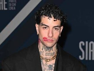 Sanremo 2025, Tony Effe e il 'caso collana': divieto per prodotti riconoscibili 5 Sanremo 2025 Tony Effe e il caso collana divieto per prodotti riconoscibili