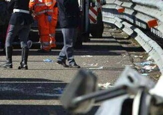 Scontro frontale tra autocarro e minivan 3 morti e 5 feriti nel Siracusano