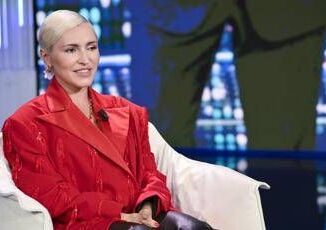 Serena Brancale ospite a Verissimo chi e la cantautrice di Anema e core