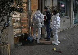 Sparatoria a Milano chi e la vittima caccia al killer