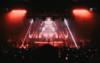 Techno laser e violini ecco la sinfonia del caos di Asco