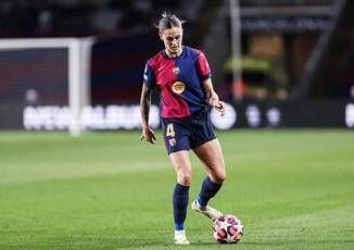 Tocca unavversaria nelle parti intime bufera su calciatrice del Barcellona