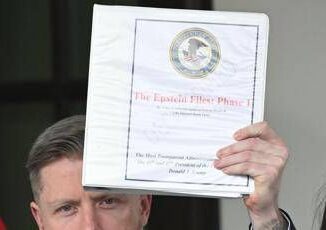 Usa resa nota prima parte lista Epstein pressing su Fbi per completa luce