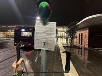 Blitz di Robin Hood a Termini manomesse le panchine anti clochard