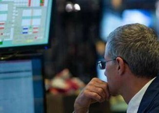 Borsa a Piazza Affari Tim 469 spinge il recupero tonfo Stellantis 423