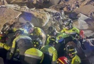 Crollo palazzina a Bari salva 74enne in rianimazione con costole rotte e cosciente