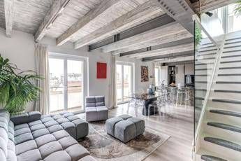 Dall’unione di due appartamenti nasce un’oasi verde tra comfort e luce spettacolare