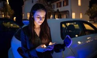 E.ON rivoluziona la mobilita elettrica integrando la ricarica dellauto nella fornitura di energia elettrica gestibili con ununica app per una maggiore sostenibilita e flessibilita