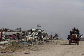 Hamas punta a ‘cessate il fuoco’ permanente, video con ostaggio: “Serve fase 2”