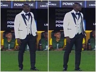 In panchina con lo smoking lallenatore da cerimonia in Copa Libertadores