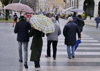 Incrocio di cicloni sullItalia ancora tre giorni di maltempo le previsioni meteo