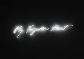 Installazione di Tracey Emin allHotel Savoy di Firenze