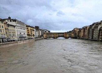 Maltempo in Emilia Romagna allarme Lamone con valori di piena record. In Toscana Arno sorvegliato