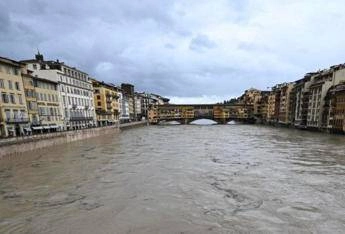 Maltempo, in Emilia Romagna allarme Lamone con valori di piena record. In Toscana Arno sorvegliato