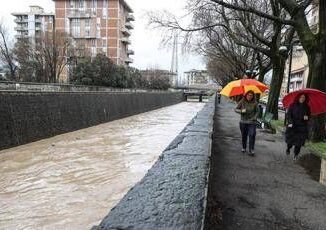 Maltempo oggi allerta meteo in 4 regioni. In Toscana chiudono scuole e parchi