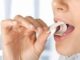 Masticare chewing gum rilascia microplastiche lo studio