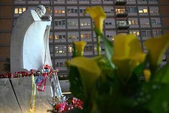 Notte tranquilla per Papa Francesco, Vaticano: “Riposa”