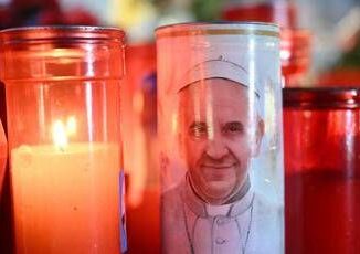 Papa Francesco Vaticano Stazionario nessuna crisi respiratoria ma la prognosi resta riservata