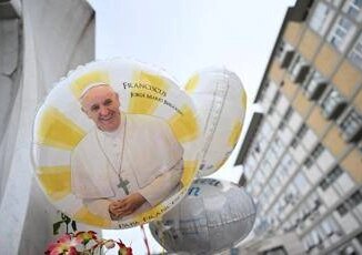 Papa Vaticano Condizioni stazionarie confermati i miglioramenti
