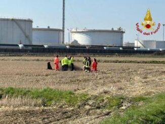 Pavia ultraleggero precipita a Sannazzaro de Burgondi morto il pilota