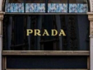 Prada compra Versace acquisizione del 100 da Capri Holdings