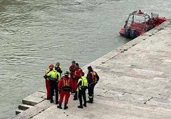 Roma, ragazzino disperso nel Tevere: ricerche in corso