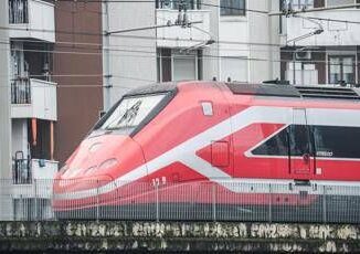 Sciopero generale oggi 8 marzo stop e disagi per treni aerei e autostrade