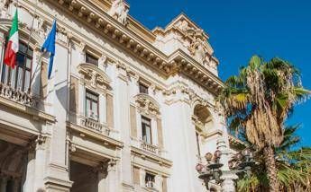 Scuola, stop asterisco e schwa nelle comunicazioni ufficiali: la circolare