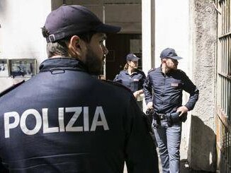 Spoleto, donna trovata morta in casa. Marito sul ponte minaccia il suicidio: "L'ho uccisa" 4 Spoleto donna trovata morta in casa. Marito sul ponte minaccia il suicidio Lho uccisa