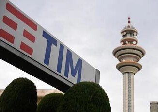 Tim ce laccordo Vivendi Poste per cessione del 15 a 684 milioni