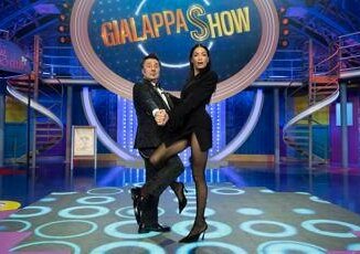 Torna GialappaShow su Tv8 domani Elodie conduce con Mago Forest