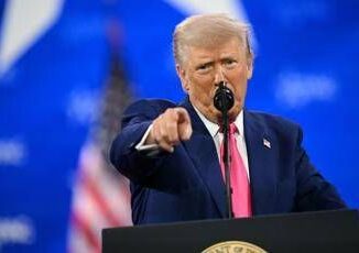 Trump invoca poteri di guerra per rimpatriare membri gang venezuelana