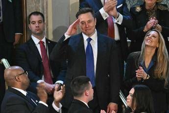 Trump, omaggio a Musk al Congresso e applausi – Video