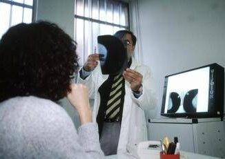 Tumori in Italia 1 donna su 8 sviluppera cancro seno Ia per diagnosi piu precoci