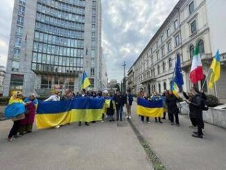 Ucraina protesta sotto consolato Usa a Milano Da Trump show assurdo bene Zelensky