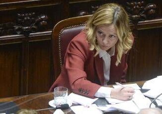 Ue Meloni alla Camera meno ministri in Aula per la premier