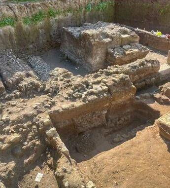 Un epitaffio per un gladiatore scoperto nella necropoli di Liternum