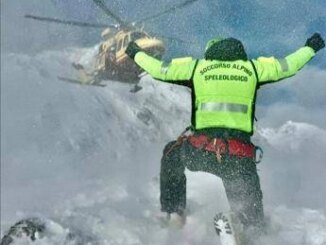 Valanga sul Tonale travolti tre scialpinisti uno e morto