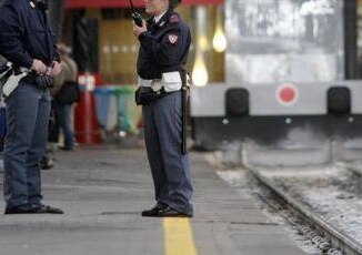 Desio corpo dilaniato di una donna sui binari indagini in stazione