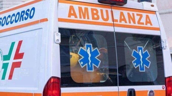 Incidente sul lavoro nel Napoletano, operaio cade durante scarico merce e muore
