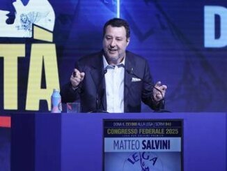 Lega, da congresso ok a nuovo Statuto: più forza al segretario e al consiglio federale 4 Lega da congresso ok a nuovo Statuto piu forza al segretario e al consiglio federale