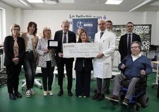 Malattie rare Sla consegnata al Centro Nemo di Trento la donazione Aisla