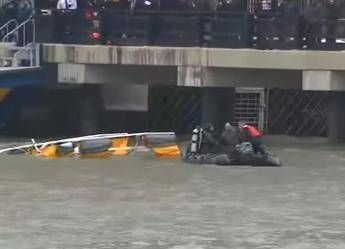 New York, elicottero precipita nel fiume Hudson – Video