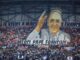 Papa Francesco lomaggio del Marsiglia coreografia da brividi al Velodrome