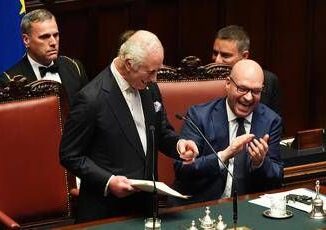 Quasi sold out per Carlo alla Camera il re tocca le corde giuste e conquista lAula