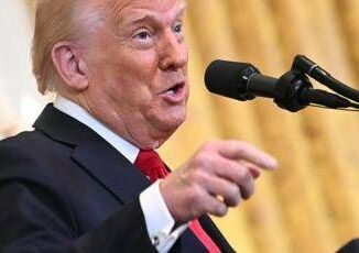 Trump congela dazi per 3 mesi Aumentano solo per Cina