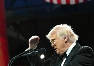 Trump senza freni Paesi mi baciano il sedere per accordo su dazi