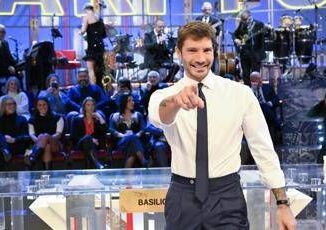 Affari Tuoi Speciale stasera 4 maggio gli ospiti in studio con Stefano De Martino